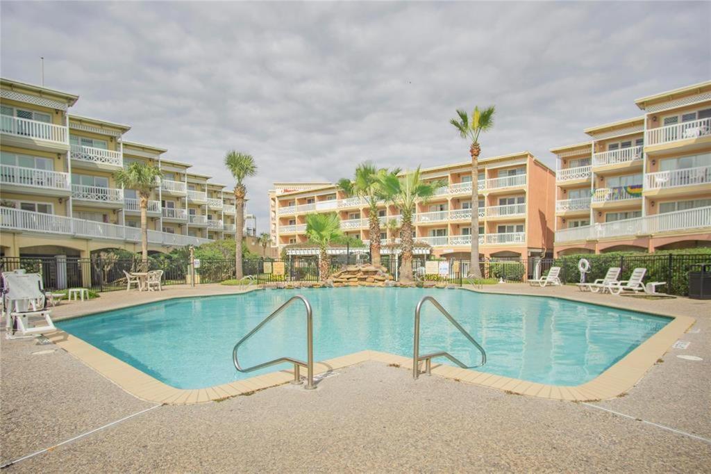Beach Escape - Top Floor Ocean Views - Heated Pool - Seawall Blvd 加尔维斯敦 外观 照片