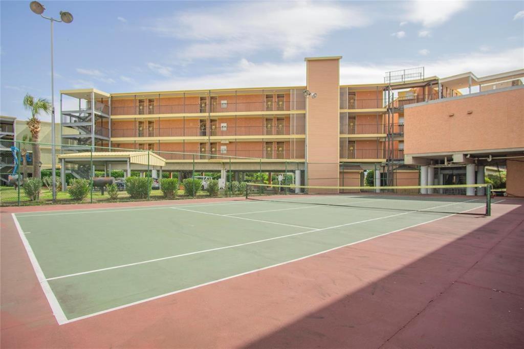 Beach Escape - Top Floor Ocean Views - Heated Pool - Seawall Blvd 加尔维斯敦 外观 照片